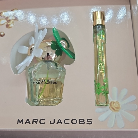 Marc Jacobs Other - Marc Jacobs Daisy Wild Perfume With Travel Spray